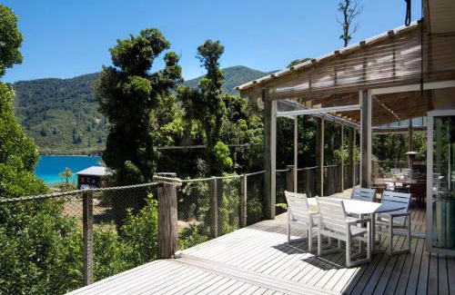 Furneaux House | 5-bedroom waterfront home