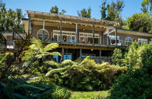 Furneaux House | 5-bedroom waterfront home