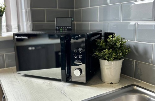 Hull House | 5 bedroom whole house with private Kitchen and Bathroom