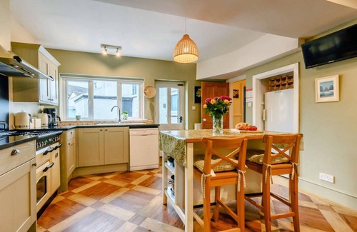 Keswick House | 5 Bedroomed 200 Year Old Coach House With Private Front Garden