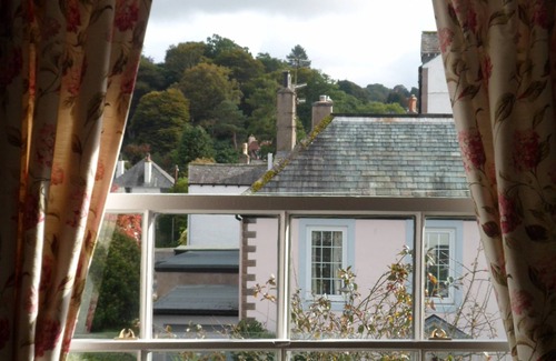 Keswick House | 5 Bedroomed 200 Year Old Coach House With Private Front Garden
