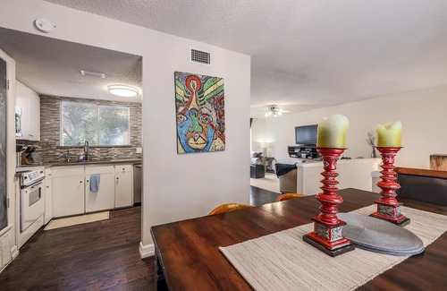 Zilker House | 5 bedrooms. 2 Blocks to Barton Springs Pool, Zilker Park, Music, Food Trailers