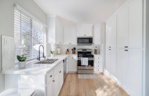Sacramento House | 5 bedrooms 3 bath with EV fast charger
