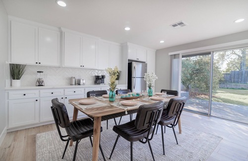 Sacramento House | 5 bedrooms 3 bath with EV fast charger