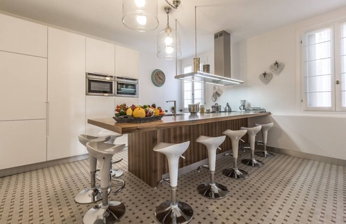 Cannaregio Apartment | 5 Bedrooms, 3 Bathrooms, Air Conditioning and Large Dining and Living Area.