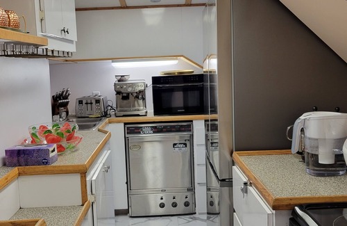 Vancouver Boat Rental | 5 Bedrooms Party Boat in Vancouver Downtown