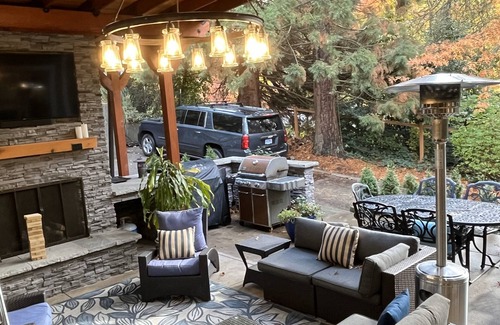 Amazon House | 5 blocks to UO & Hayward Field- Gorgeous Rarely Rented Exeutive Home