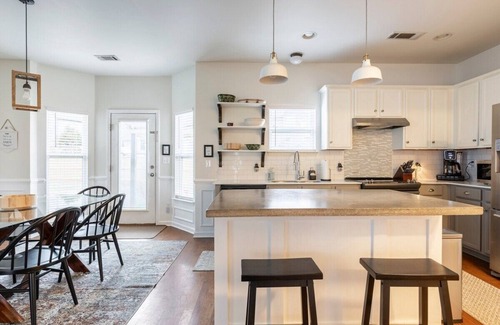 Spring Hill House | 5-BR Near Peter Jenkins Trail