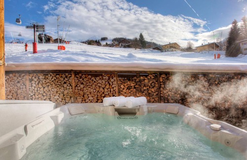 La Clusaz Ski Chalet | 5* Chalet for 15 with spa on slopes in La Clusaz