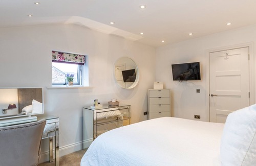 Hurst Green Cottage | 5 CLOUGH COTTAGES, family friendly, with a garden in Hurst Green