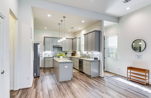 OST - South Union House | 5 Mi to Downtown - Chic Home w/Patio in Houston!