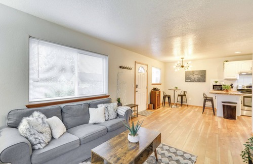 Sellwood-Moreland Apartment | 5 Mi to Downtown Portland: Quiet Apartment