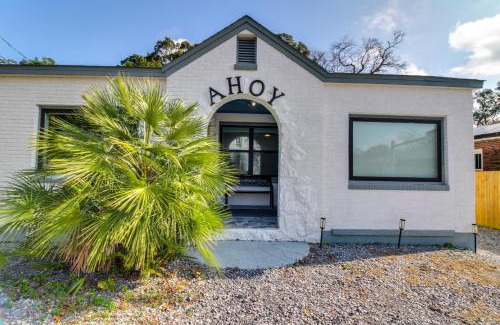 New Warrington House | 5 Mi to Dtwn Bright Home with Yard in Pensacola!