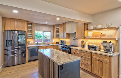 Bay Ho House | 5 Mi to La Jolla Cove: Spacious Retreat w/Hot Tub