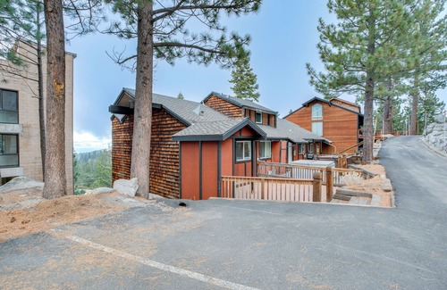 Tahoe Village Apartment | 5 Mi to Lake Tahoe: Stateline Townhome