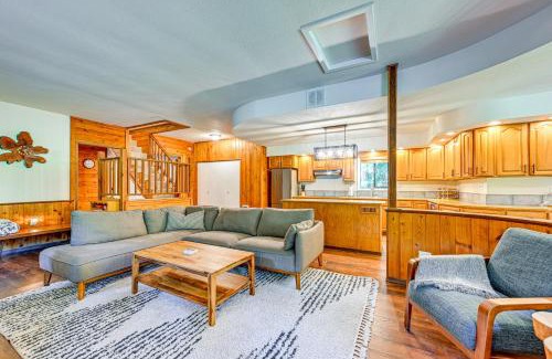 Paradise Estates House | 5 Mi to Mt Rainier Natl Park Cozy Cabin with Deck!