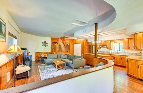 Paradise Estates House | 5 Mi to Mt Rainier Natl Park Cozy Cabin with Deck!