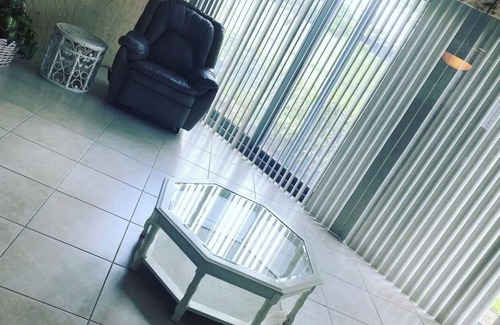 Gleneagles House | 5 miles from downtown Naples 5th Avenue!