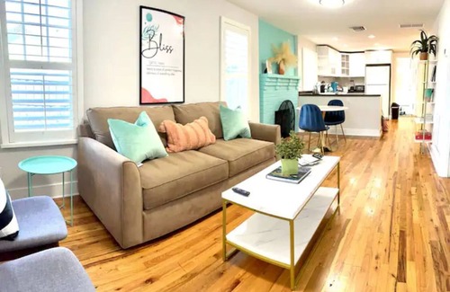 Mango Groves Villa | ●5 min→beach●Pool●Heart of Downtown●Full Kitchen