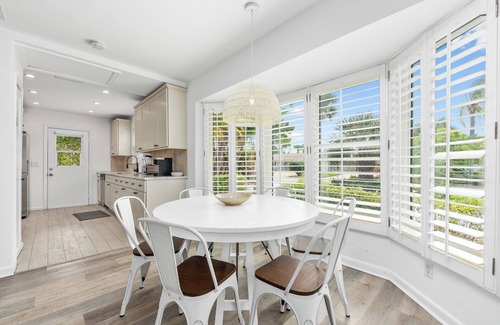 Singer Island Villa | 5 min Walk to Beach ~ King Bed ~ Beach Chairs