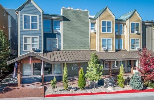 North Park City Apartment | 5 min walk to ski lifts at Park City hot tub,Pool, and sauna + parking on site.