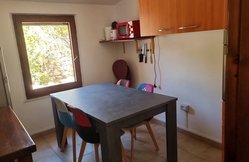 Solanas House | 5 min walk to the beach!Stylish home with views.n