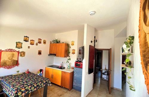 Solanas House | 5 min walk to the beach!Stylish home with views.n