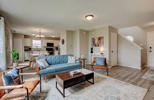 Noblesville House | 5 Mins to Ruoff! Dog Friendly! Large back yard!