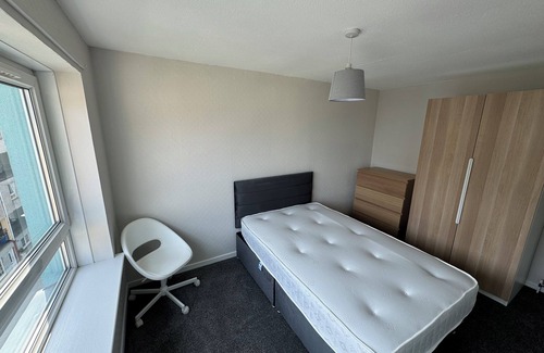Old Town Apartment | 5 mins to The Pleasance and Royal Mile- 4 Bedroom Apartment