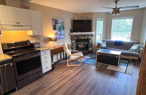 East Kootenay Condo | 5 Mins to the Resort & Fernie. On the Elk River