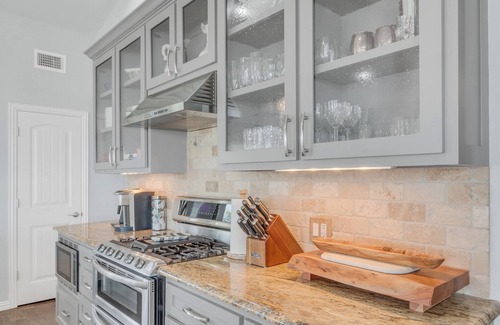 Graford House | 5 minute boat ride to Hell's Gate, Open Concept Waterfront Lake Home