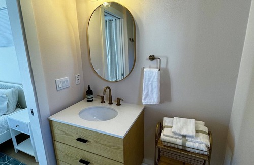 South Congress Apartment | 5 minute walk to South Congress! - The Alleyway Casita
