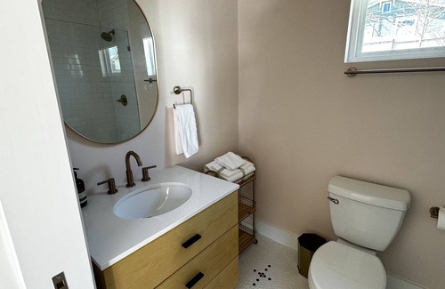 South Congress Apartment | 5 minute walk to South Congress! - The Alleyway Casita