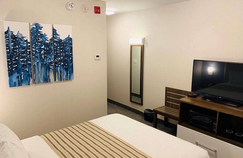 Northeast Mississauga Hotel | 5 minutes away from Pearson airport