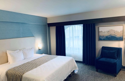 Northeast Mississauga Hotel | 5 minutes away from the Pearson airport