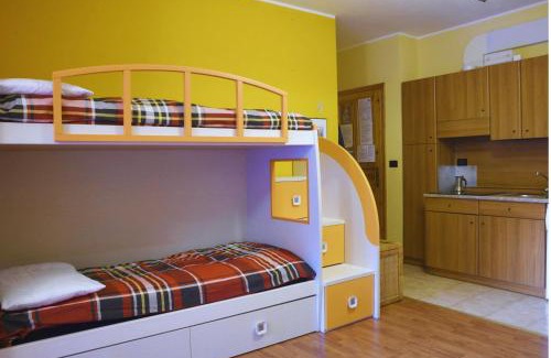 Tache Apartment | 5 Minutes from Monterosa Ski, Small Cottage