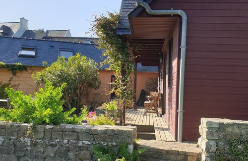 Landunvez House | 5 minutes from a surfing beach, bright and quiet wooden house