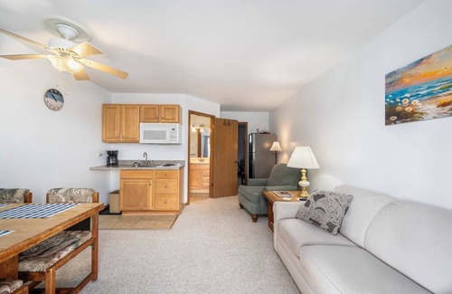 Chincoteague Condo | 5 minutes to Assateague National Seashore!
