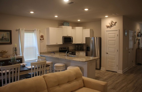 Wright Condo | 5 Minutes to Okaloosa Beach and 15 minutes to Destin Beach
