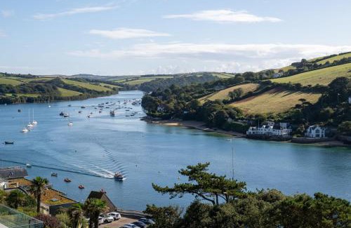 Salcombe House | 5 Spion Lodge