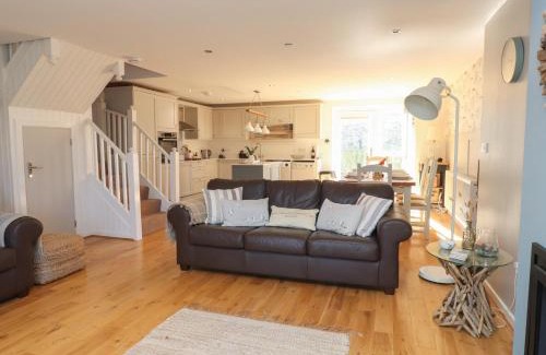 Newborough House | 5 Stad Clynnog