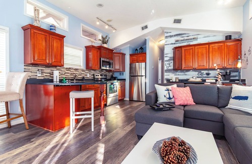 Bainbridge Boat Rental | 5-Star/2-BR Boathouse Fully Remodeled-Directly on the Flint River w/Amazing Deck