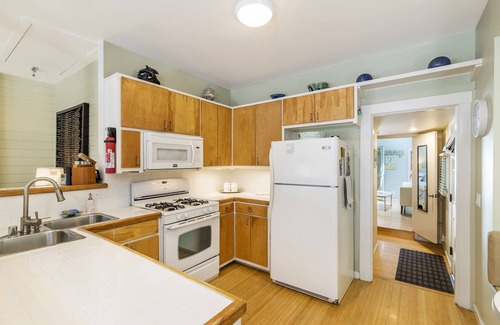 West Beach Cottage | 5-STAR Beach Bunny Cottage Vacation Rental in Santa Barbara 2-Blocks to Beach!