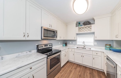 Downtown Dunedin Condo | 5 star condo ON MAIN STREET with Summer special rates!