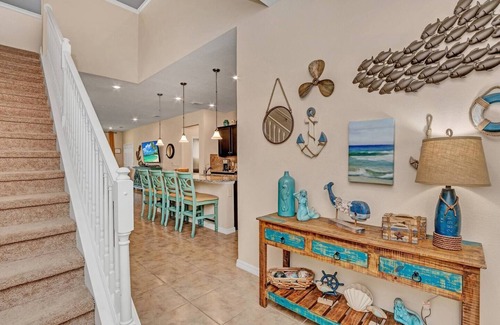 Loughman House | 5 Star FREE Resort usage - Amazing 7 Bed home in Solterra Resort.