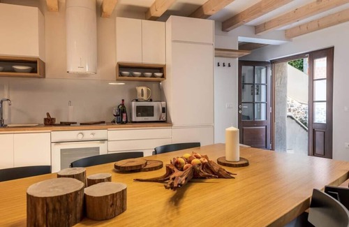 Bale House | 5 star holiday home in the old town of Bale
