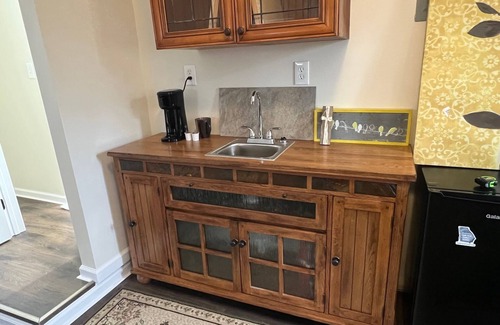 Centre Cottage | 5 Star Lakefront Cottage with Full Guest House on Lake Weiss - Sleeps 10-12