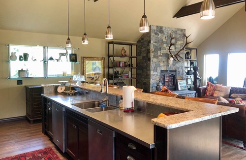 Somers Cabin | 5 Star Private Gated Luxury 3 King Bedroom Estate Lodge Lake Views EV Charger