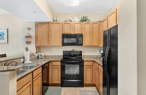 Fort Walton Beach - Destin House | 5 Star Resort 2BR 2 BATH King Suite Shuttle Pools Across from Beach 2208