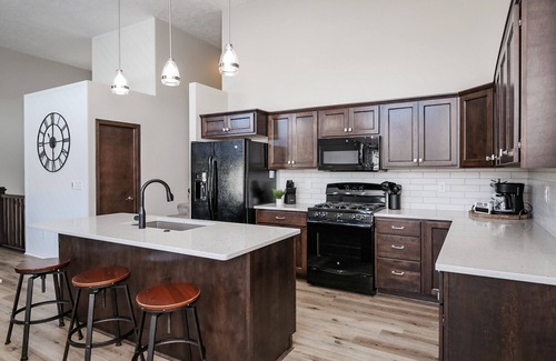 Buffalo Ridge House | 5-Star Townhome (3br/3ba)